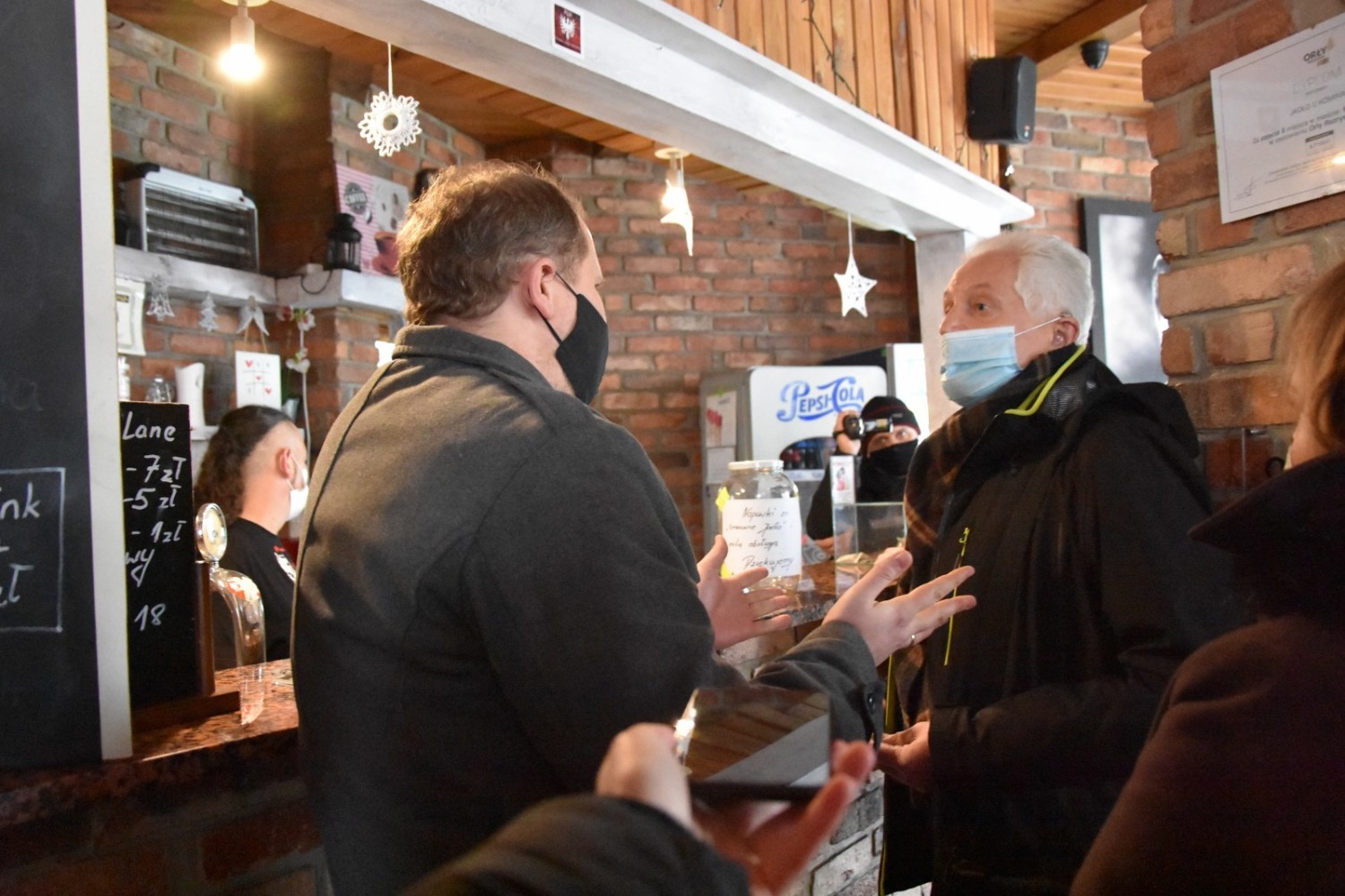 Podczas otwarcia restauracji zjawił się poseł Konfederacji, Krystian Kamiński