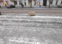 Atak zimy w Białymstoku. Jest zimno i pada śnieg. Gołoledź na drogach i chodnikach