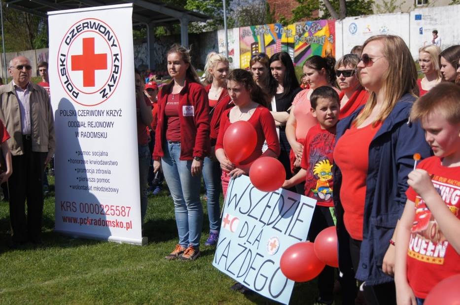 Żywy krzyż w Dniu Czerwonego Krzyża 2016 w Radomsku