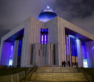 Świątynia Opatrzności Bożej w Warszawie zamknięta. Filmowcy kręcą tam serial