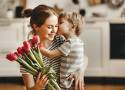 Wyjątkowe życzenia na Dzień Matki 2022. Czego życzyć mamie? Sprawdź najlepsze wierszyki i życzenia dla mam na 26 maja 2022