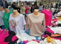 Letnia moda na ulicy Dworaka w Rzeszowie: Bogata oferta sukienek, bluzek i spódnic
