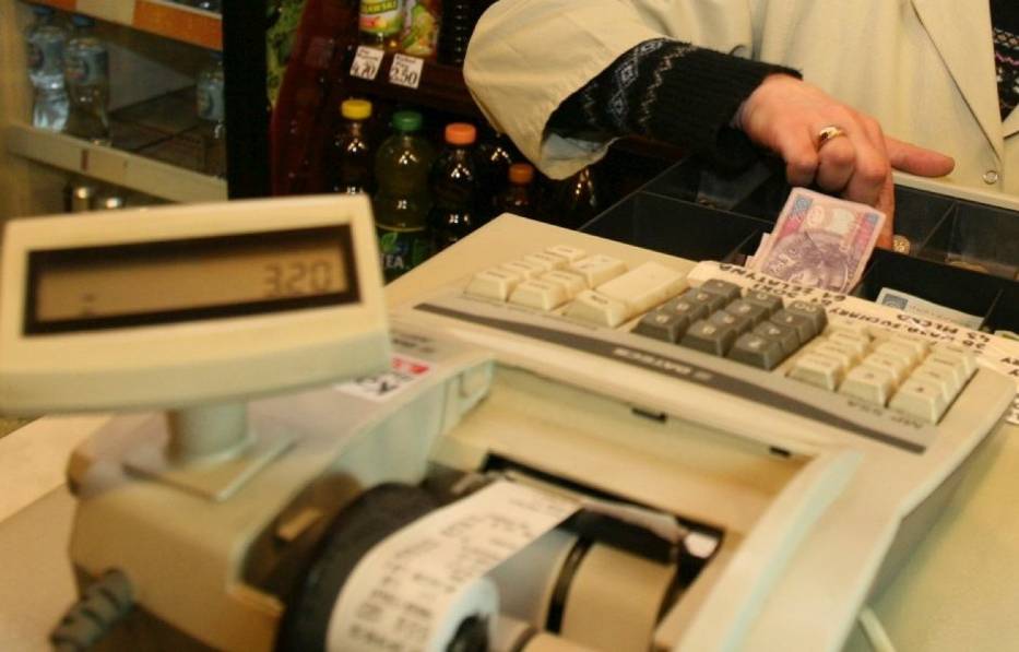 Suwalczanka mówi, że cierpliwie czekała ponad pół godziny, a gdy kolejka się nie przesuwała zaczęła prosić kasjerkę, aby wezwała koleżankę na pomoc