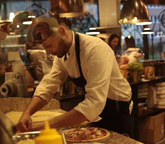 Tutti Santi. Tak tradycyjnej pizzy nie znajdziecie nigdzie w Warszawie! [ZDJĘCIA, WIDEO]