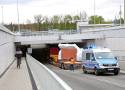 Tir uszkodził tunel pod torami kolejowymi w Sulejówku. Ogromne utrudnienia dla kierowców. 