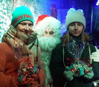 Mieszkańcy Łasina ze św. Mikołajem. Zobacz zdjęcia 