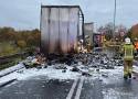 Spłonęła ciężarówka na drodze krajowej numer 94 pod Bolesławcem. Utrudnienia dla kierowców