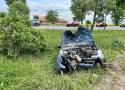 Auto "przeleciało" przez rondo Zaślubin Polski z Morzem w Pucku i skosiło lampę