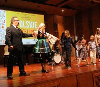 Koncert i tańce w szkole muzycznej w Chełmnie. Zdjęcia