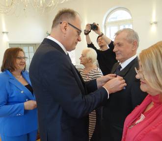 Złote Gody 2024 w Radomsku. Wręczono Medale za Długoletnie Pożycie Małżeńskie. FOTO