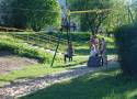 Nowość w parku "Dolinka" w Olkuszu. Zamontowana tyrolka cieszy się ogromną popularnością wśród dzieci i młodzieży. Zobacz wideo