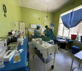 Młodzi lekarze z Krakowa dotarli do Zambii. "Tyle tu cierpienia"