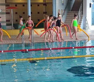 Najmłodsze dzieci z Kamnicy nauczyły się pływać. Teraz są bezpieczniejsze 