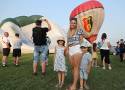 Pokazy balonowe w Piotrkowie. Balony wystartowały dwa razy z lotniska w ramach Fly Fest 2023 i przeleciały nad miastem ZDJĘCIA