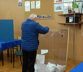 Wybory 2023 w Piotrkowie Trybunalskim: mieszkańcy wybierają posłów i senatorów FOTO