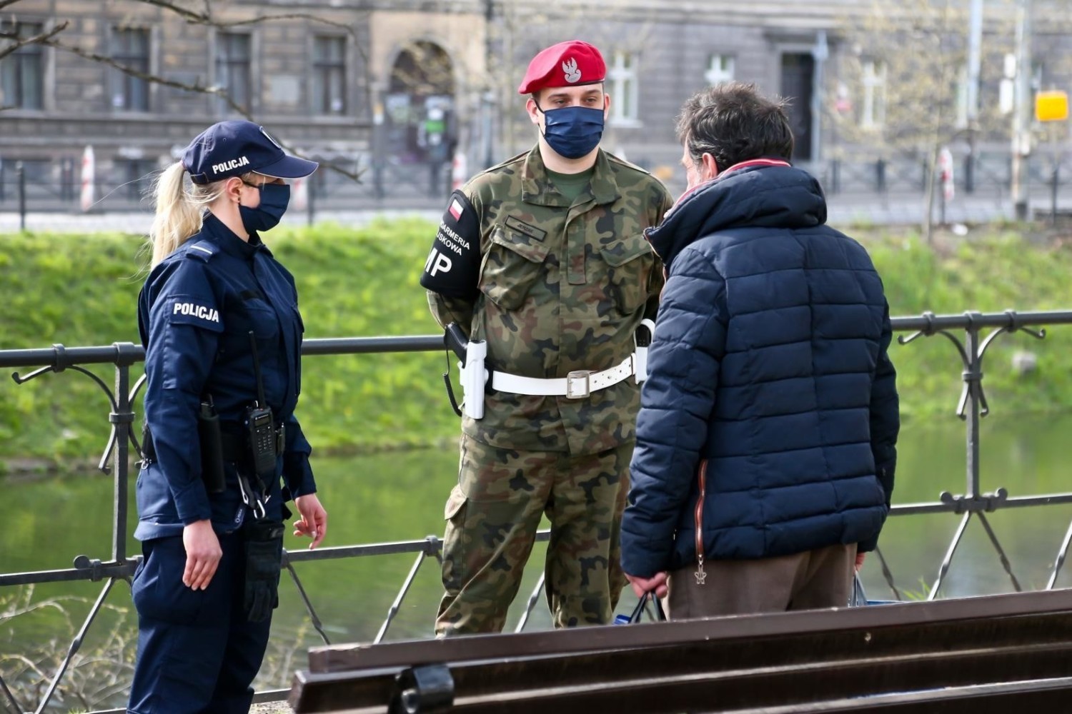 Mandaty za brak maseczki są już zgodne z prawem