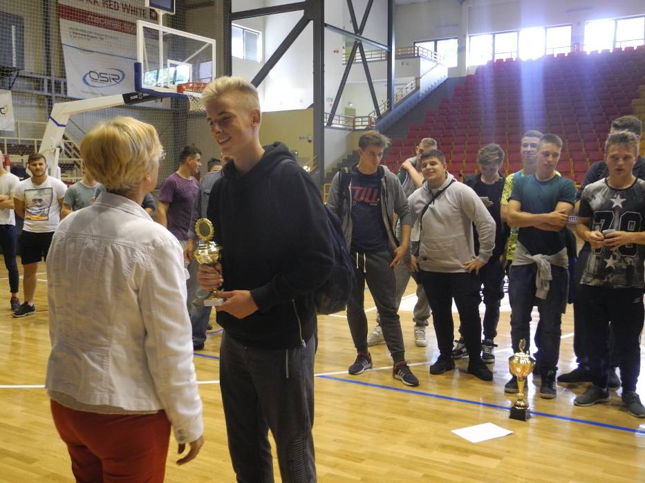 Puchar otrzymała też najmłodsza drużyna, która przyjechała z Łobza
