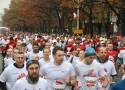 Bieg Niepodległości 11 listopada 2023. 15 tysięcy biegaczy uczciło w Warszawie Narodowe Święto Niepodległości