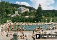 Kultowy basen w Krynicy kiedyś ściągał tłumy. Teraz to ruina, ale z szansą na remont