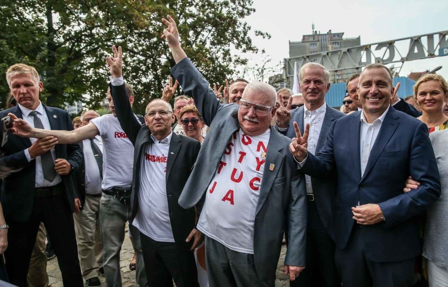 Lech Wałęsa ma problemy finansowe? "Nie będę prosił, nie będę żebrał"U Wojewódzkiego Lech Wałęsa ubolewał nad swoją sytuacją materialną