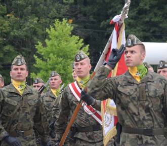 Święto Wojska Polskiego: wystawa sprzętu wojskowego, skoki spadochronowe, koncerty