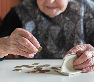 Przez pandemię połowa seniorów ma pustki w portfelu. Żyją z pożyczek i oszczędności