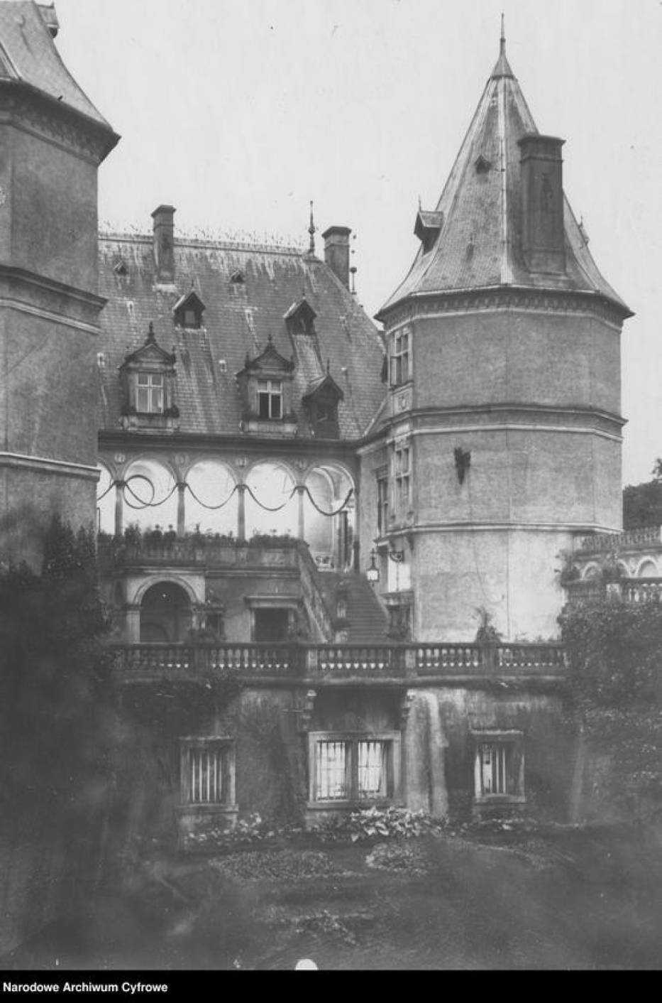 Widok zewnętrzny dziedzińca zamku Czartoryskich, lata 1918-27