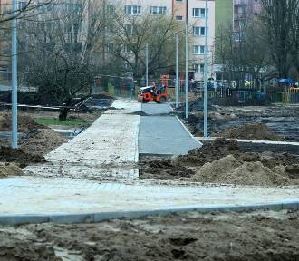 Nowy park na osiedlu Zawadzkiego powstaje w zawrotnym tempie