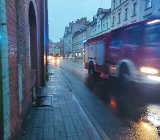 Tragedia w Wałbrzychu: Matka i dziecko zatruci czadem. Z łazienki trafili do szpitala