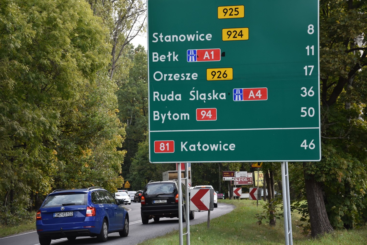 Megakorek na Mikołowskiej w Rybniku. Asfaltują dziurę w drodze w godzinie szczytu
