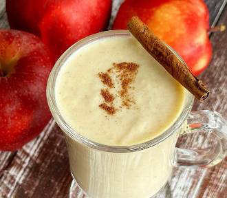 Obłędnie pyszne smoothie szarlotkowe. Zobacz na filmie, jak je przygotować