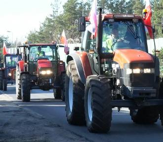 Protest rolników na DW 793 pomiędzy Siewierzem, a Myszkowem. Traktory w ruchu. WIDEO