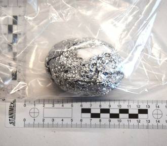 Policja w gm. Sławno przechwyciła ponad 120 gram amfetaminy i amunicję. Zdjęcia