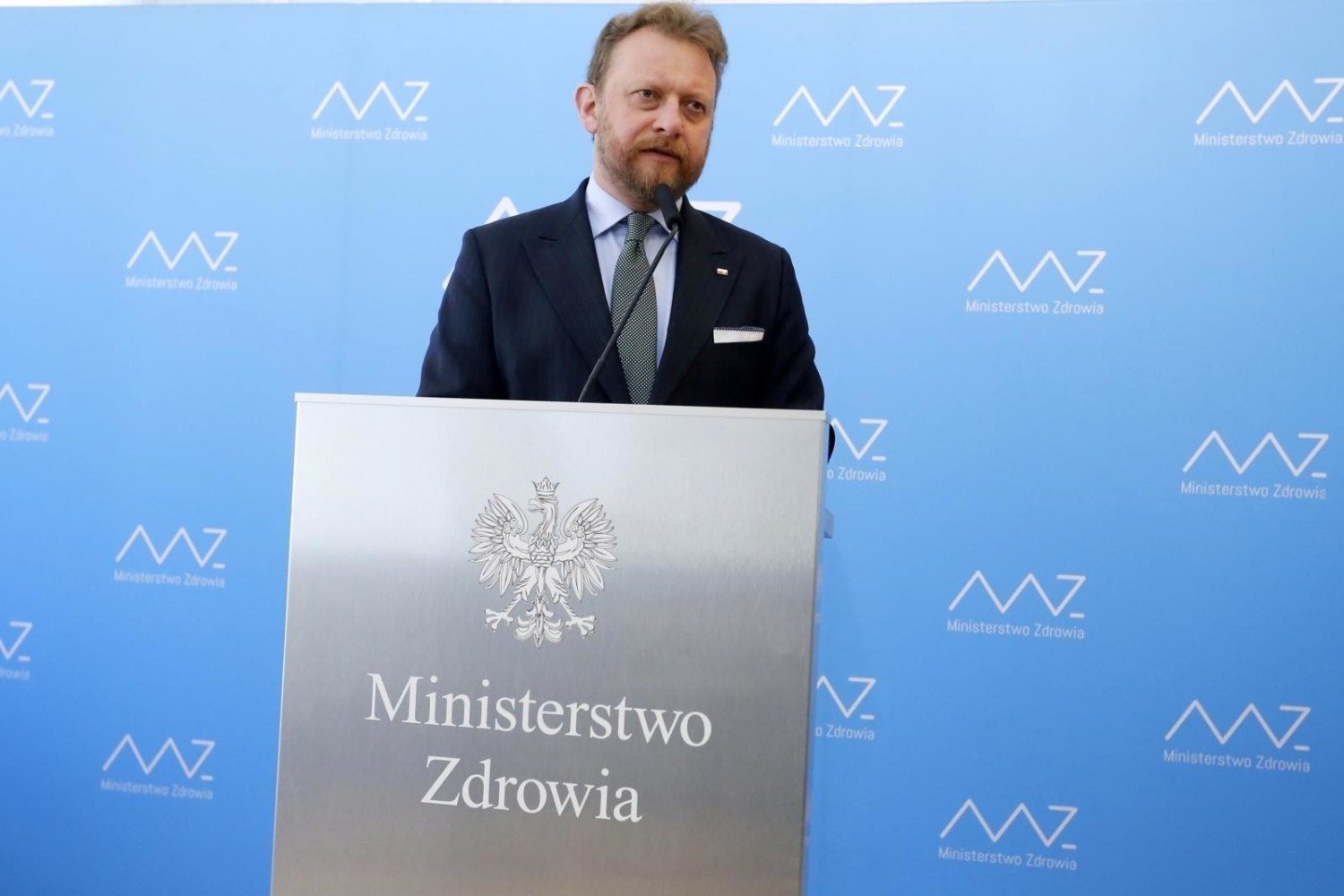 Minister Łukasz Szumowski przedstawił kolejne kroki podejmowane przez rząd w walce z koronawirusem