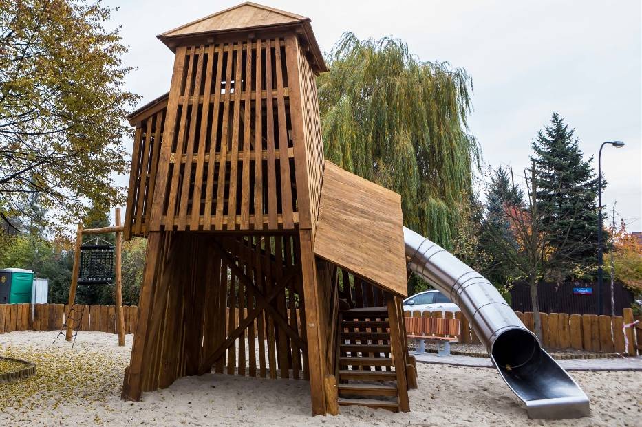 Wyjątkowy plac zabaw na Zaciszu. 7-metrowa zjeżdżalnia i ...