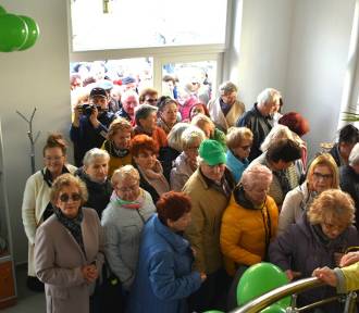  Huczne otwarcie "Senior Cafe" w Chełmie  z protestem w tle. Zobacz zdjęcia