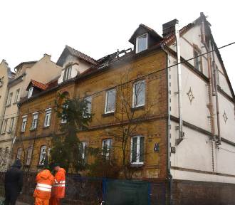Ludzie stracili dach nad głową po pożarze kamienicy w Żaganiu. Zginął mężczyzna