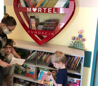 Fundacja Martel z Kalisza stawia biblioteczki na oddziałach pediatrycznych w Polsce 