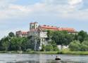 Rejsy wycieczkowe Wisłą od Oświęcimia do Krakowa. Piękne niepowtarzalne widoki z panoramą Wawelu na finał. Zobacz zdjęcia z rzeki i drona