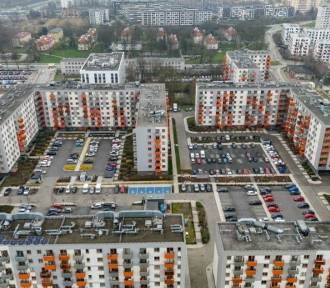 Kupując mieszkanie pod Krakowem można sporo zaoszczędzić. Jest tylko jeden problem