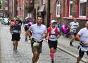 Silesia Marathon na Nikiszowcu. Zdjęcia biegaczy w najpiękniejszej dzielnicy Katowic