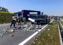 Wypadek na Łączniku Długołęka. Tir uderzył w auto służby drogowej, trasa zablokowana [ZDJĘCIA]