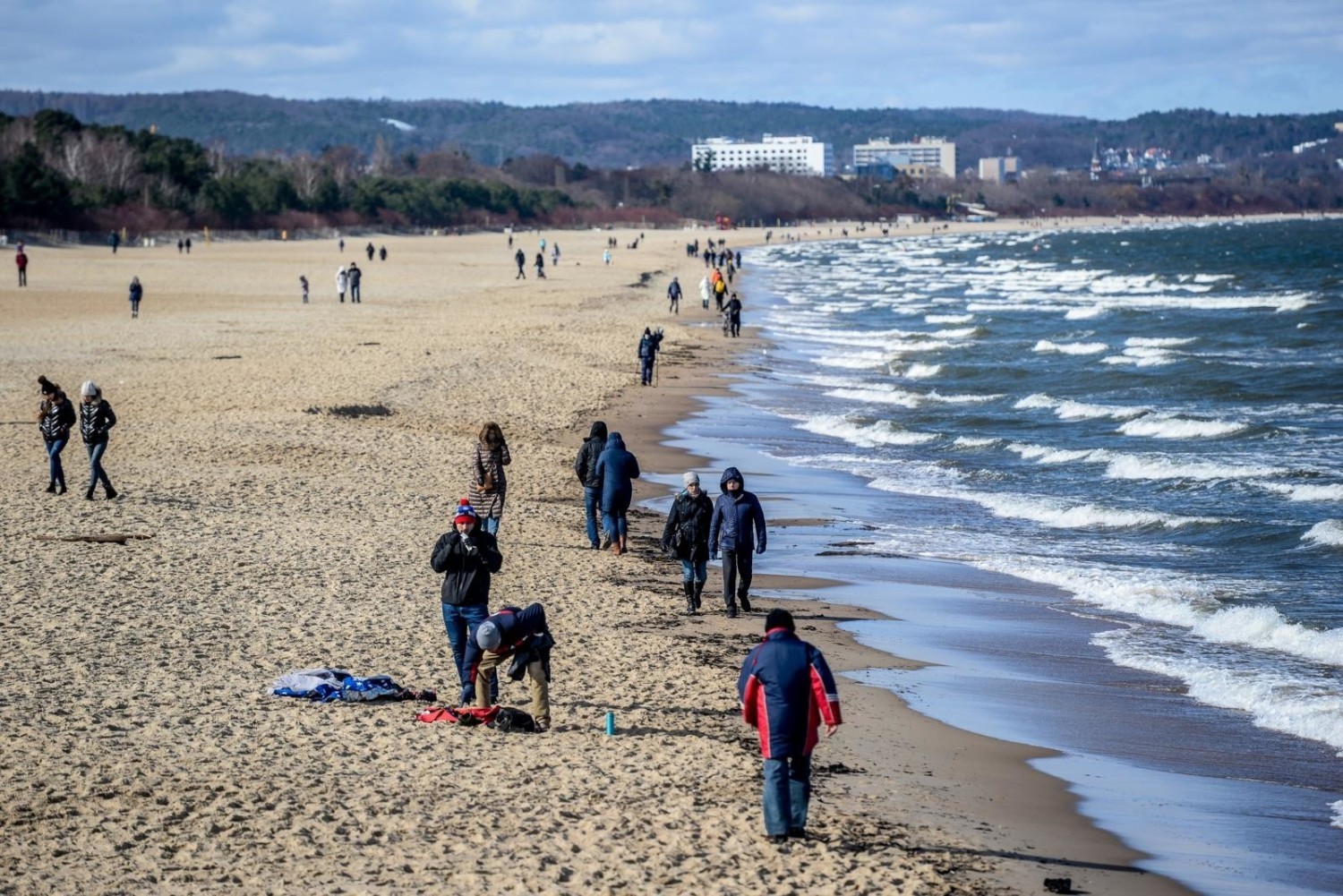 - Przedłużamy o dwa tygodnie (do 3 maja) restrykcje dotyczące hoteli- zapowiedział szef resortu zdrowia