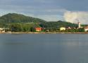 Marzysz o weekendzie nad jeziorem Como? Sprawdź polską alternatywę: Jezioro Bielawskie na Dolnym Śląsku zachwyca krajobrazem