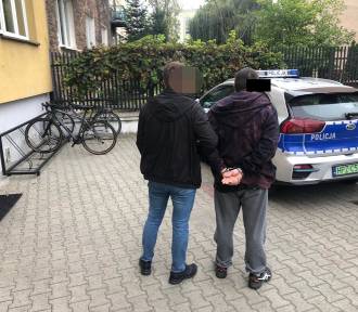 Seria włamań do samochodów na warszawskich ulicach. Policja zatrzymała 43-latka