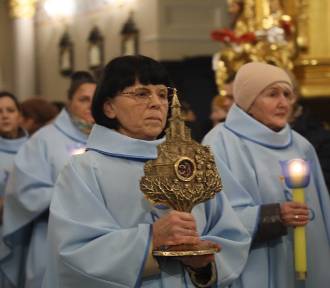 Peregrynacja relikwii Błogosławionej Rodziny Ulmów w Farze w Piotrkowie ZDJĘCIA