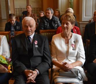 Seniorzy z Wejherowa nagrodzeni Medalami Róży za długoletnie pożycie | ZDJĘCIA