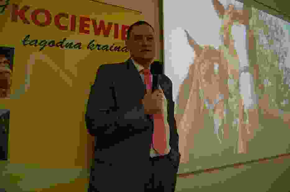 Piotr Kończewski, dyrektor LOT Kociewie, w trakcie prezentacji tras konnych