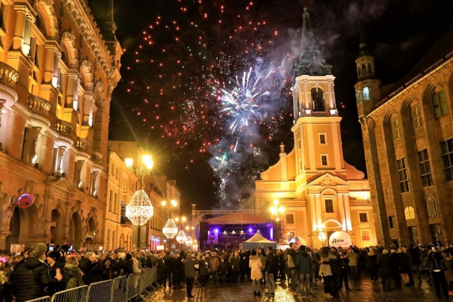 Przedstawiamy dziesięć propozycji balów i imprez na koniec roku 2019, które proponują lokale w Toruniu i okolicznych miejscowościach