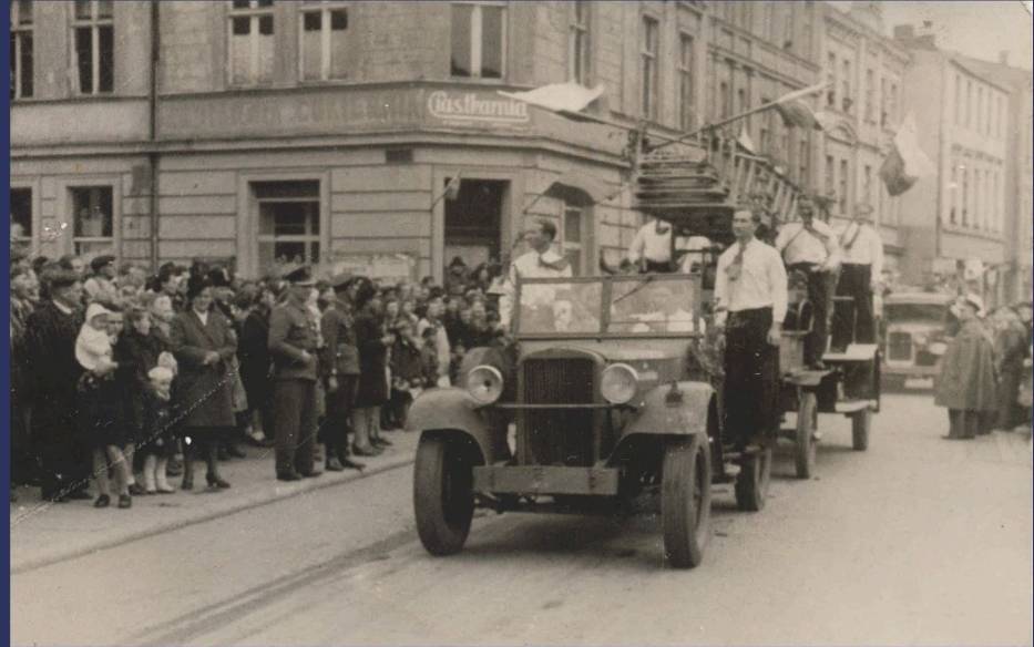 Pochód 1-majowy w Szczecinku z roku 1947